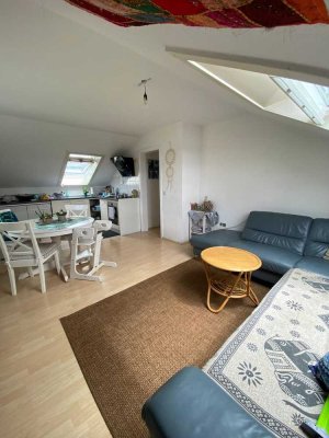 Gepflegte DG-Wohnung mit 4 Zimmern und Einbauküche in Gärtringen
