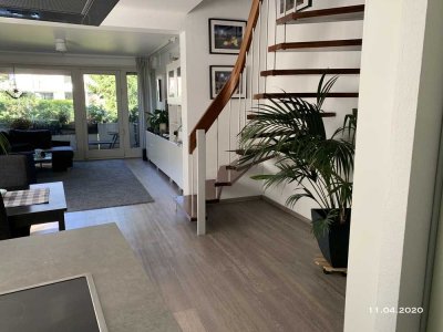 Exklusive Maisonette: 4 Zimmer, hochwertige EBK, Fußbodenheizung & 2 Balkone