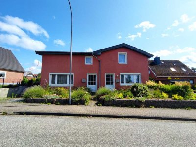 Zweifamilienhaus 8-Zi.  Hohenwestedt, sanierungsbedürftig