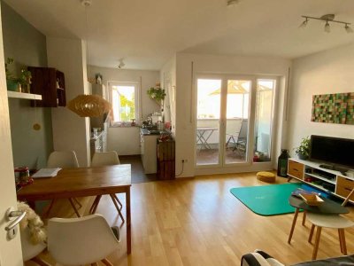 Stilvolle 2-Zimmer-Wohnung mit geh Innenausst. mit EBK und kl. Garten incl. Stellpl. in Feldkirchen