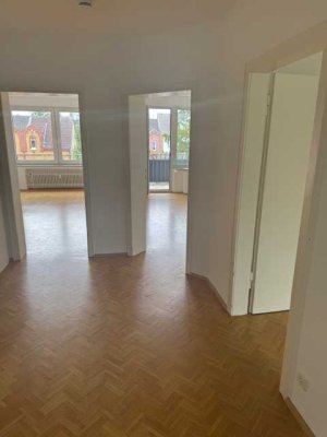 Stilvolle 3-Raum-Wohnung mit Balkon und Garage in Meerbusch