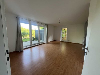 Großzügige 1-Zimmer-EG-Wohnung mit unverbaulichem Ausblick auf die Wakenitz