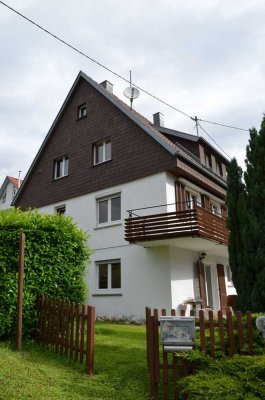 Ruhige, zentrale 3,5 Zi.  Maisonette Whg. mit EBK (Neu 2025), Terrasse, 2 Bäder, 2 Stellplätze