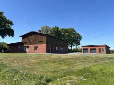 NEUER PREIS: Großes Wohnhaus mit 2 Wohnungen und Ausbaureserve in Feldrandlage
