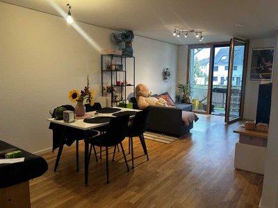 Neuwertige Wohnung mit zwei Zimmern sowie Balkon und EBK in Schallstadt