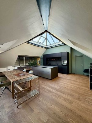 Möblierte Penthouse-Wohnung in Geschäftshaus