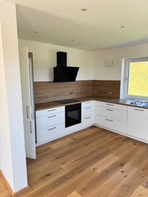 Erstbezug nach Kernsanierung: Moderne 3 Zimmer Wohnung mit Panoramablick in Perlesreut