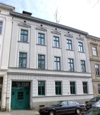 komplett vermietetes Mehrfamilienhaus mitten in Görlitz, saniert mit Garagen und großem Garten