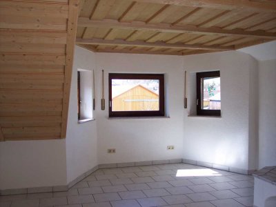 Freundliche 4-Zimmer-Dachgeschosswohnung mit Balkon in Pettendorf