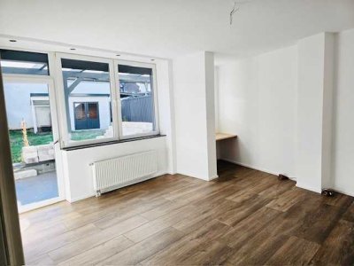 Exklusive Wohnung in Rheinnähe: 3,5 Zimmer mit großzügigem Garten & großer überdachter Terrasse