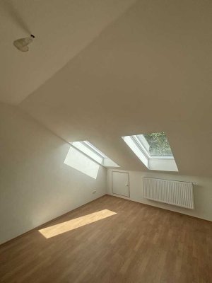 Erstbezug: Geschmackvolle 3-Raum-DG-Wohnung mit gehobener Innenausstattung in Trostberg