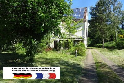 Einfamilienhaus in Stadtrandlage mit sehr großem Grundstück und 2 genehmigten Bauplätzen