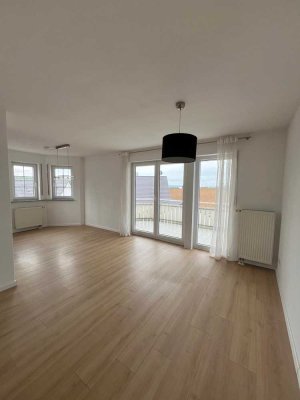 Lichtdurchflutete, renovierte 3-Raum-Wohnung mit EBK in UGB-Donnbronn