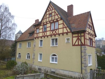 Charmantes Mehrfamilienhaus in Pommelsbrunn-Zentrum mit Renovierungspotenzial