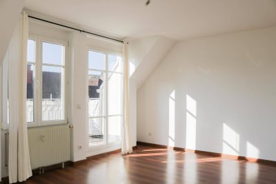 Ruhig, hell, grün! Sonnige Dachterrassenwohnung! Tram-Nähe!