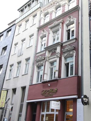 mitten im Friesenviertel moderne Altbauwohnung mit Aufzug
