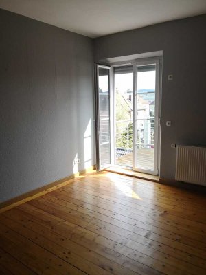 Sonnige Altbauwohnung mit Balkon
