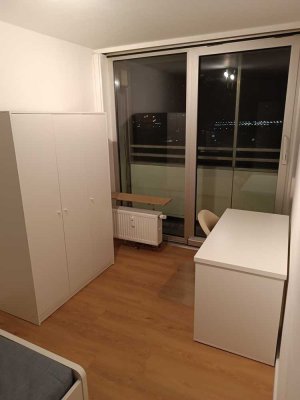 Geschmackvolles Zimmer in WG mit Einbauküche in Ludwigshafen am Rhein