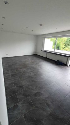Geschmackvolle 3-Zi-Wohnung mit gehobener Innenausstattung mit Balkon und EBK in Köln Elsdorf