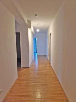 Großzügige, helle 4-Zimmer-Wohnung in Ismaning