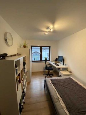 Möblierte 4-ZKB Wohnung mit EBK, Balkon und Stellplatz - Nähe WHU