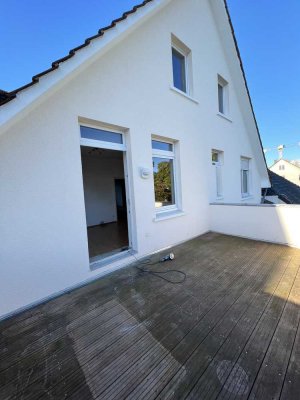 Freundliche 4-Zimmer-DG-Wohnung mit Balkon in Gütersloh