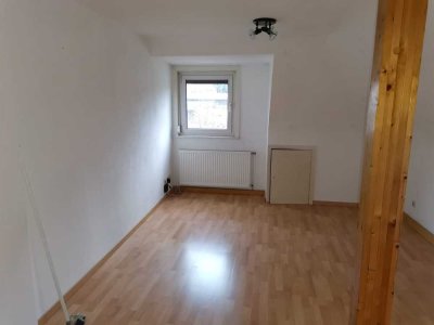 Gepflegte 2,5-Zimmer-Nichtraucher-Dachgeschosswohnung in 10min Entfernung zum Bahnhof Ludwigsburg