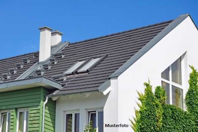 + Großzügige Doppelhaushälfte mit Garten und Garage +
