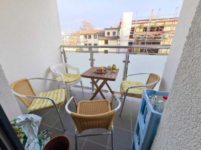 Modern + Großzügig! Gemütliche 2-Zimmer plus offener  Wohnküche + Balkon!  - - EZB nah im  Ostend