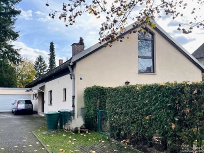 Charmante Dachgeschosswohnung in ruhiger, grüner Lage in der Lerchenau