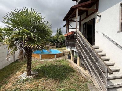 EUPORA® Immobilien: Wohnhaus mit Garten, Pool und Garagen in Alzey - Weinheim.