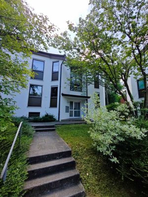 Sofort einziehen: Gepflegte 2-Zimmer-Wohnung mit Balkon und Grünblick in Stuttgart-Kaltental