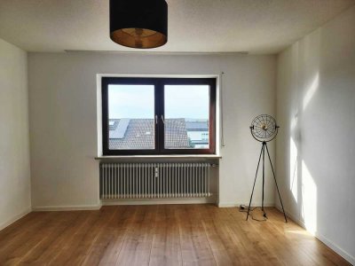 Gepflegte 2 -Zimmer - Wohnung  mit großzügigen Schnitt