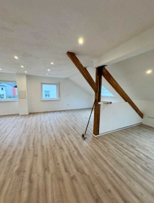 Erstbezug nach Sanierung mit Balkon: ansprechende 3-Zimmer-Terrassenwohnung Nähe Dahn