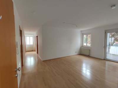 Helle 3-Zimmer-Wohnung mit Balkon und Garage in Langenaus Top-Lage