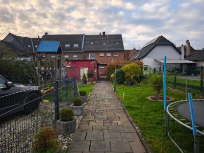 Beschreibung 
Schöne 2-Zimmer-Wohnung mit Gartenmitbenutzung und Stellplatz – ab sofort