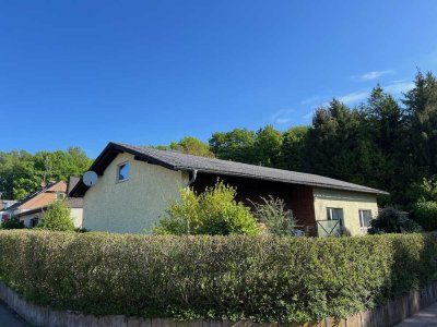 Hasborn - nähe Wittlich - Freistehender Bungalow mit Doppelgarage und Garten in Ortsrandlage