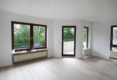 Sehr schöne renovierte 2 Zimmer-Wohnung mit Balkon + neuer Einbauküche + Stellplatz!