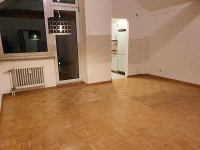 Helle 2,5-Zimmer-Wohnung in Gröbenzell, Südlage, zentrumsnah