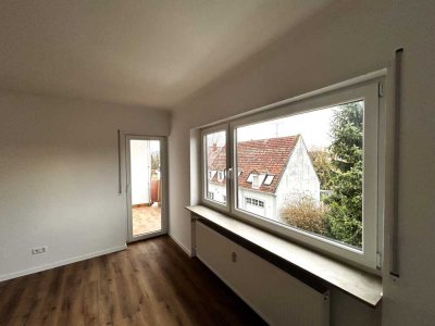 Frisch sanierte und sehr großzügige 3-Zimmer-Wohnung mit 2 Balkonen und Garage