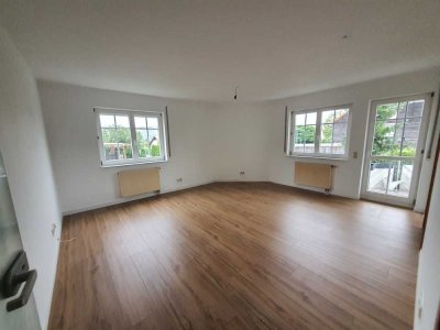 Zweitbezug nach Sanierung mit Balkon und Einbauküche: Ansprechende 3-Zimmer-EG-Wohnung