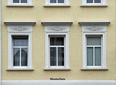 Mehrfamilienhaus mit Balkonen