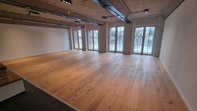 großzügiges Loft direkt an der Spree über 2 Etagen - Bootsliegeplatz, Design-EBK