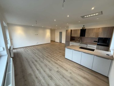 Erstbezug: Loft mit EBK und Balkon: helle 4,5-Zimmer-Wohnung am Waldrand