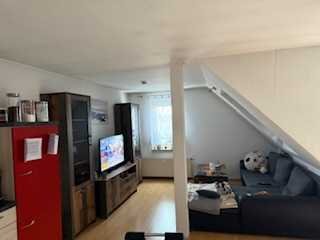 Exklusive 2-Zimmer-DG-Wohnung mit Balkon und Einbauküche in Schwaikheim