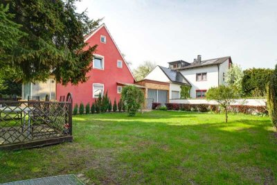 Zweifamilienhaus in zentraler und grüner Wohnlage!