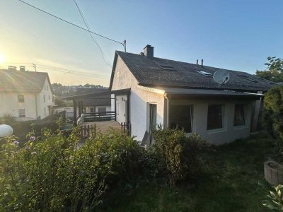 Zweifamilienhaus in Nauborn mit Doppelgarage, Sauna und großem Garten