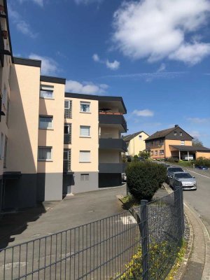 Wertig & umfänglich sanierte 3 -Raumwohnung - Gäste WC & Balkon