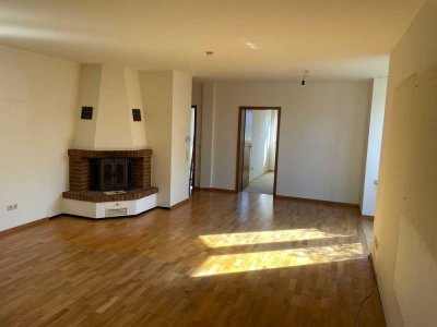 Wohnen mit Charme und Charakter – Stilvolle Erdgeschosswohnung in Pulheim-Brauweiler mit Garten