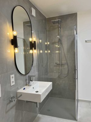 Exklusive 2-Raum-Erdgeschosswohnung mit Terrasse und Einbauküche